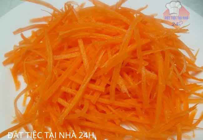 cắt cà rốt thành sợi ngắn
