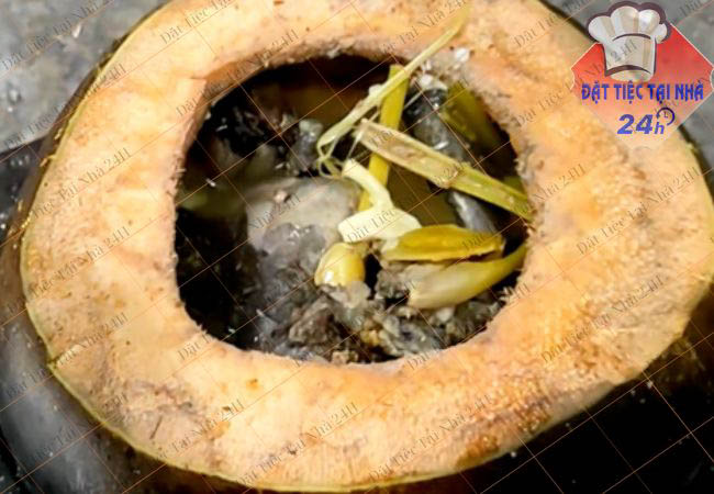 Gà ác hầm nước dừa