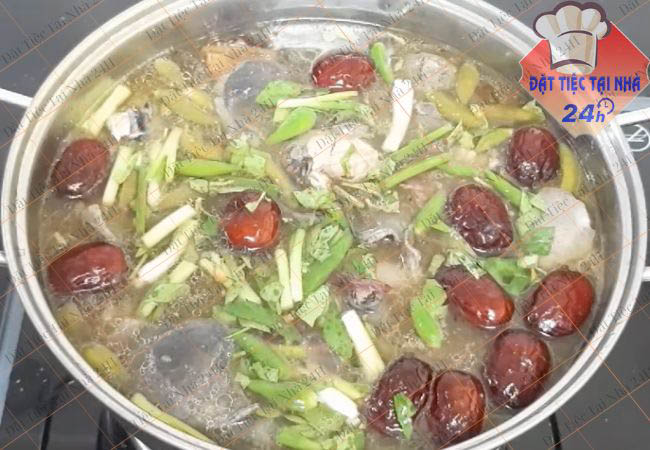 Gà ác tiềm ớt hiểm