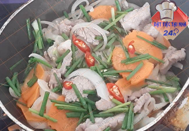 Thịt heo xào hành tây Thịt heo xào hành tây