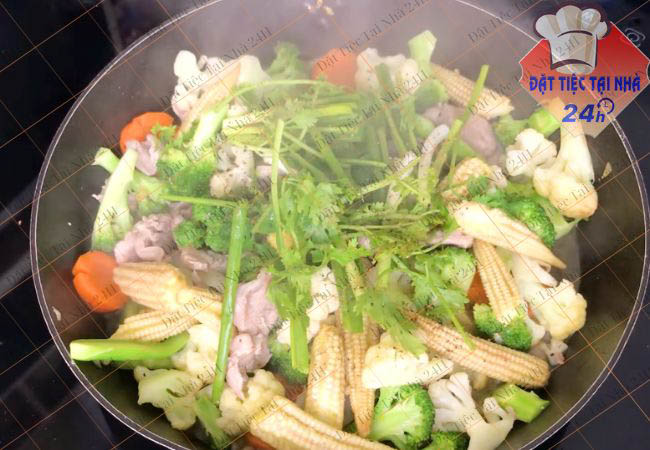 Thịt heo xào rau củ Thịt heo xào rau củ